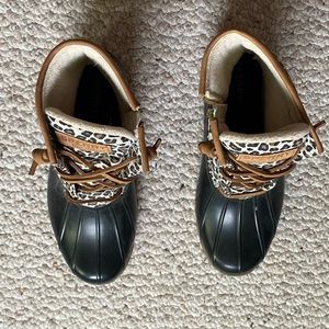 SPERRY Saltwater Duck Boot in Leopard/Black Size 6